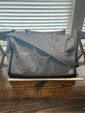 Herschel Supply Company Gray Textured Duffel Bag EUC